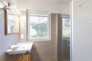a bathroom with a sink and a shower at Chalet Aineck Snowwhite in Sankt Margarethen im Lungau +18 photos