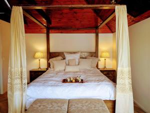 Ένα ή περισσότερα κρεβάτια σε δωμάτιο στο Lakeside haven cottage - Macedon ranges