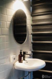 Ένα μπάνιο στο Green Lava Lake View Glamping Bedugul By IHM