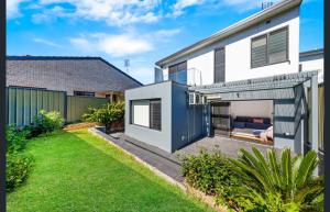 Το κτήριο όπου στεγάζεται  η παραθεριστική κατοικία