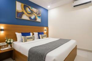 Ένα ή περισσότερα κρεβάτια σε δωμάτιο στο Hotel Grand Stay Park Near Ameerpet Metro Station & GVK One Mall