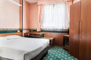 Postel nebo postele na pokoji v ubytování Hotel Des Etrangers + 37 fotografií