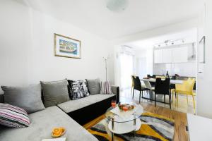 Posedenie v ubytovaní Holiday home Orange with heated pool and parking