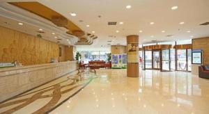 Lobi atau kawasan kaunter penerimaan di Vienna Hotel Xian Railway North Station Branch