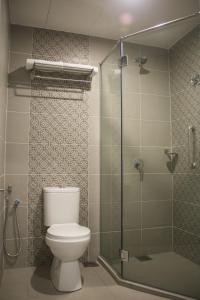 Koupelna v ubytování Qlassic Hotel + 30 fotografií