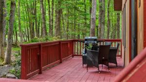 Fotografie z fotogalerie ubytování Deer Hollow by AvantStay Big Yard Lake Access v destinaci Albrightsville