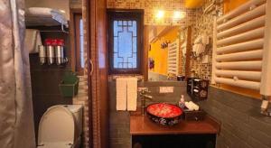Nhà bếp/bếp nhỏ tại Beijing Double Happiness Courtyard Hotel +270 ảnh
