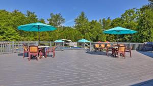 Φωτογραφία από το άλμπουμ του Harmony Ridge by AvantStay Fireplace Large Deck Forest Views σε Lake Harmony