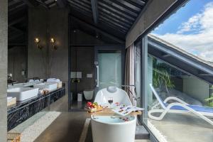 Koupelna v ubytování Cangyue Qionglou Lake View Holiday Hotel + 51 fotografií