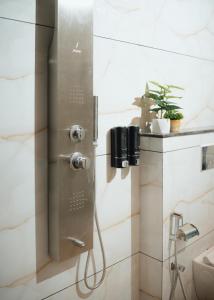 Ένα μπάνιο στο Hotel Maya Elite