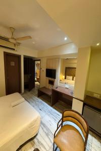 TV a/nebo společenská místnost v ubytování Pravasi Residency