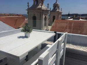 Ein Balkon oder eine Terrasse in der Unterkunft A Terrace on a Topfloor with a View