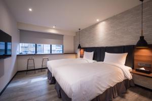 Postel nebo postele na pokoji v ubytování Goldinn Hotel
