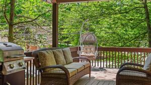 Gallery image of Lake Pool Access Game Room Firepit Deck Tawny and Peaceful by AvantStay in Arrowhead Lake