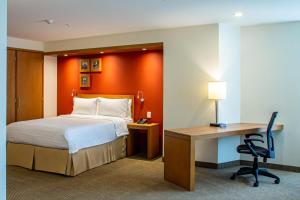 Ένα ή περισσότερα κρεβάτια σε δωμάτιο στο Hampton by Hilton Guadalajara Expo +22 φωτογραφίες