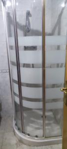 a shower with a glass door in a bathroom at Habitación en piso compartido in Terrassa