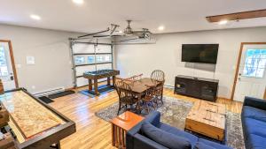 Fotografie z fotogalerie ubytování Hickory Cabin by AvantStay Firepit Hot Tub Game Room Great Location v destinaci Palmerton