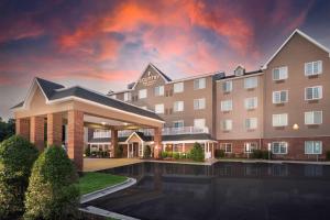 een weergave van een hotel met een gebouw bij Country Inn & Suites by Radisson, Rocky Mount, NC in Rocky Mount