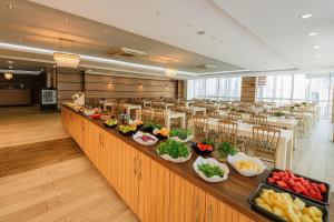 a buffet line with fruits and vegetables in a restaurant at Cevaher Hotel & Suıtes in Sancak