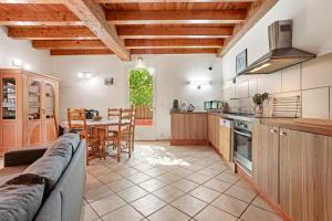 Kuchyň nebo kuchyňský kout v ubytování Gite Baba + 12 fotografií