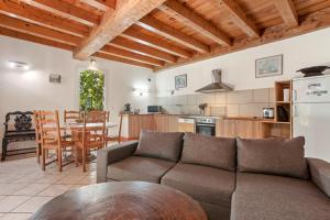 a living room with a couch and a kitchen at Gite Baba in Puget-Ville +12 photos