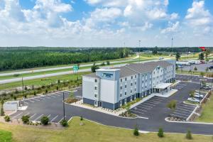 an aerial view of a hotel with a parking lot at WoodSpring Suites Savannah West - Ellabell Metaplant in Ellabell