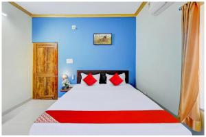 Ένα ή περισσότερα κρεβάτια σε δωμάτιο στο HOTEL G-D PREMIUM BHUBANESWAR - Air conditioned - free wifi & parking service available - Near Temple - A Top Rated Hotel
