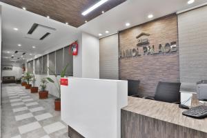 Χώρος καθιστικού στο Hotel O Vatva Railway Station Formerly Anmol Palace