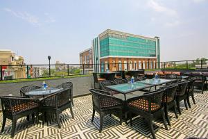 Un restaurant sau alt loc unde se poate mânca la Hotel TUNIGHT +24 fotografii