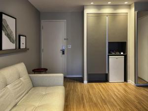 サンパウロにあるMercure Sao Paulo Moemaのリビングルーム(ソファ、冷蔵庫付) +79枚の写真