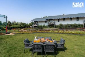 Κήπος έξω από το StayVista at Ridge & Root with Bonfire, Jacuzzi