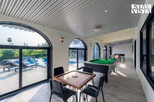 Τραπέζι μπιλιάρδου στο StayVista at Ridge & Root with Bonfire, Jacuzzi