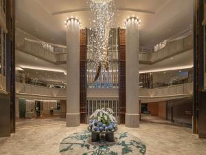 a lobby with a chandelier in the middle of a building at Sofitel Bangkok Sukhumvit in Bangkok +133 photos