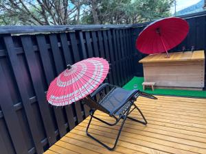 En balkon eller terrasse på HAKUBA Premium Ski Base - Private Onsen Villa + 44 billeder