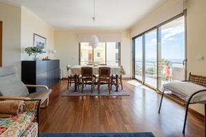 Posezení v ubytování Caniço I By Trip2Portugal