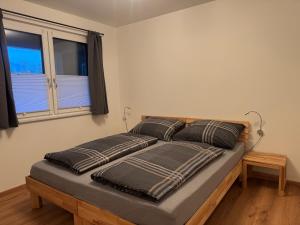 a bed with four pillows on it in a bedroom at Ski und Wander Ferienwohnung Galsterberg-Blick Pruggern - Schladming-Dachstein in Pruggern
