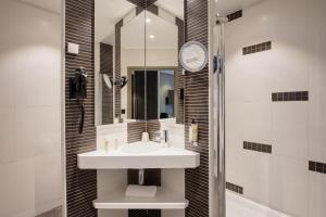 a bathroom with a sink and a shower with a mirror at Best Western Plus Le Fairway Hotel & Spa Golf d'Arras in Anzin-Saint-Aubin +26 photos