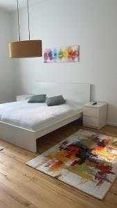 Postel nebo postele na pokoji v ubytování Perfekt für Geschäftsreisende Komfort Eleganz und erstklassiges WLAN in zentraler Lage