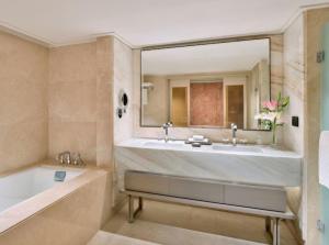 Imagine din galeria proprietății Hotel The Grand Olive Aero Suites Near Delhi Airport în New Delhi