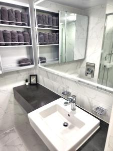 Ένα μπάνιο στο Bloom Stay +6 φωτογραφίες