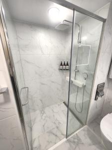 Ένα μπάνιο στο Bloom Stay