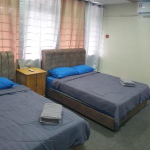 Postel nebo postele na pokoji v ubytování Mezzanine Guest House