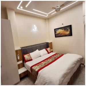 Fotografie z fotogalerie ubytování Hotel AV Ganges Varanasi - Walking Distance From BABA VISHWANATH TEMPLE #Wifi #Fully Air Conditioned & Spacious Rooms - Best Budget Hotel In Varanasi v destinaci Váránasí