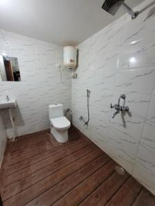 a bathroom with a toilet and a sink at Ganpati homestay in Pushkar