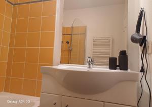 Ένα μπάνιο στο le 406, appartement 2 pieces, residence avec piscine, quartier calme proche du centre de Grasse