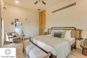 Ένα ή περισσότερα κρεβάτια σε δωμάτιο στο Lime Tree 4 BHK Villa with Private Pool Anjuna Beach Goa +4 φωτογραφίες