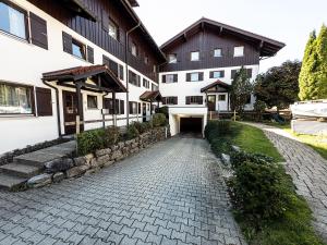 a cobblestone street in front of a building at FEWO Geierhos in Steibis