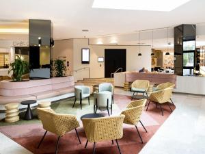 a lobby with chairs and tables and a bar at Novotel Sydney International Airport in Sydney +90 photos