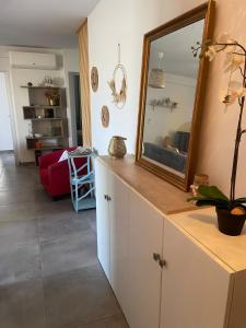 Una cocina o cocineta en Le Lys du Lagon - Stopover between sea and private garden