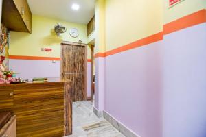 a room with yellow and orange stripes on the walls at Super Hotel O Three Sixty Five Inn Guest House in Salt Lake City